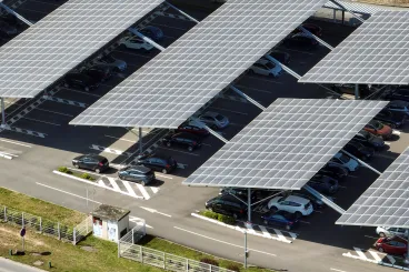 derichebourg-energie-ep-eclairage-parking-recharge-photovoltaique-panneau-solaire.jpg